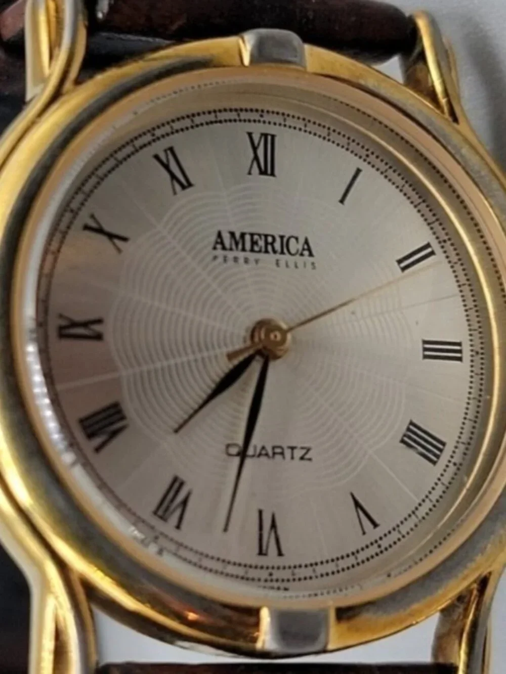 Vintage America Perry Ellis Quartz Watch 32mm Gold Case Brown Leather 7.5